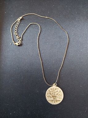 Source Unknown Gold Tree of Life Pendant Necklace